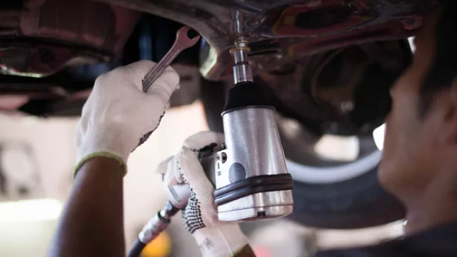 En la empresa hay una nave que se dedica al servicio mecánico para los clientes de la compañía. 