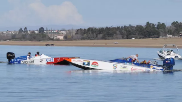 16 lanchas de colección desfilaron por el Lago Los Molinos (exitoso encuentro motonáutico en Villas Ciudad de América)
