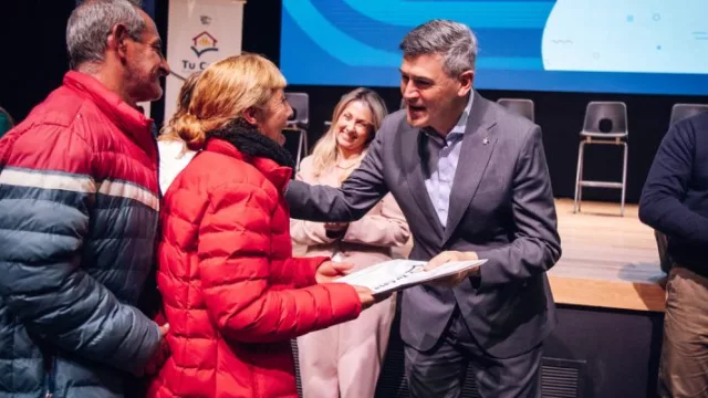 Passerini entregó 307 escrituras definitivas a familias de la ciudad