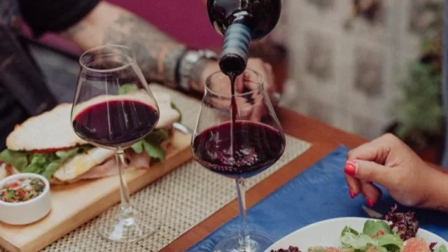 Paso a paso para abrir un restaurante exitoso (desde la ubicación, hasta la estrategia de sustentabilidad)