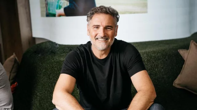 No, la IA no te va a quitar tu trabajo, dice Juan Santiago (siempre que sepas adaptarte)