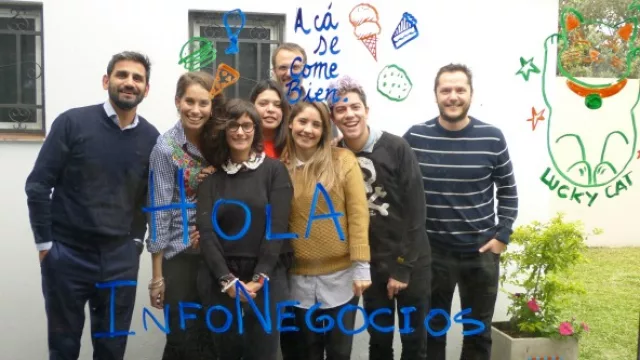 (De izq a der) Ricardo Puente, Vale Plomer administración, Sole Purita content manager, Lucía Vocos creatividad, Carlos , Dayana , Santi Flores director de arte, Mili Paladino