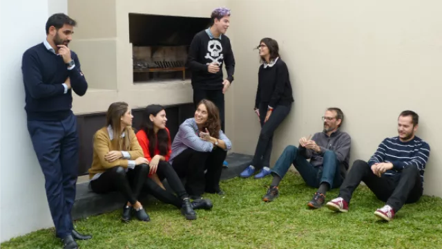 Dentro de la casa la parrilla ocupa un rol protagónico ya que los viernes en Brief hay asado.