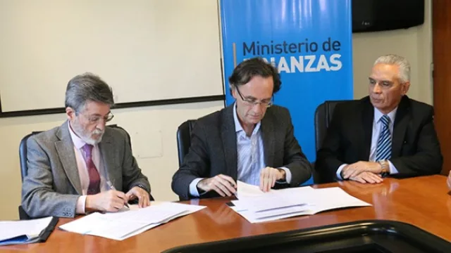 El ministro Osvaldo Giordano firmó el convenio con el titular de Afip, Alberto Abad.