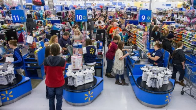 Walmart apuesta al ecommerce para dar comodidad a sus clientes y que estos eviten demoras en la línea de cajas. 