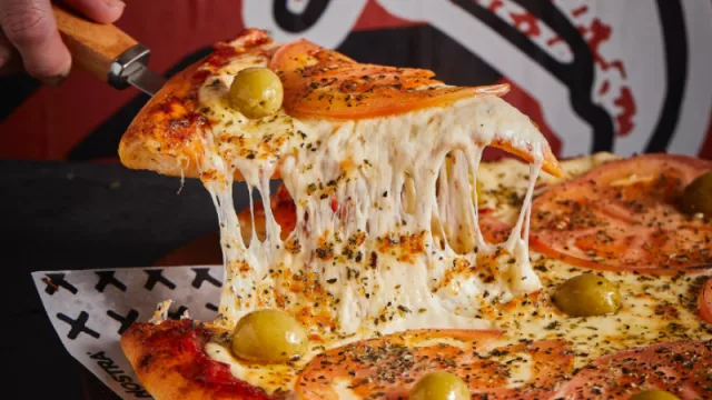 Nostra, la pizzería riocuartense que desembarcó en el Cerro de las Rosas (la propuesta de la marca que se posicionó en Córdoba)