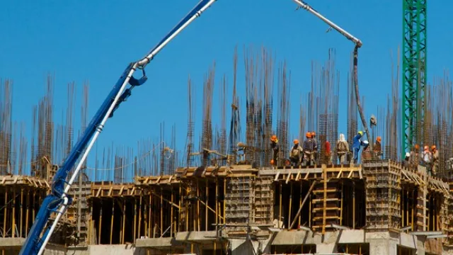 Cortitas y al pie: crece la industria y la construcción