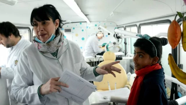 Esta semana estamos atendiendo la salud bucal de los vecinos en la plaza San Martín
