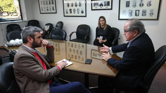 InfoNegocios junto al CEO del Hospital Privado Universitario, en la sala de reuniones de la institución en barrio Residencial Vélez Sarsfield.