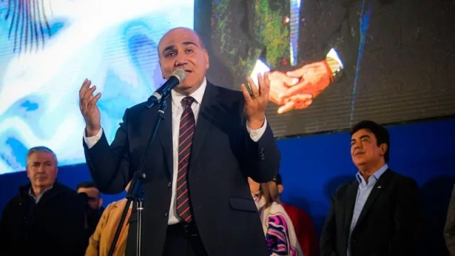 Manzur entregó más de 20 mil tablets a estudiantes de La Matanza: “La educación es nuestra prioridad para generar oportunidades”