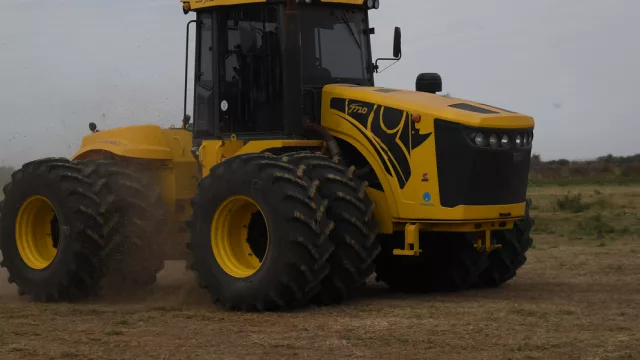 Pauny pone primera con biodiesel B20 en su nuevo tractor 7710 Serie A (la marca  de Las Varilla marcó un hito nacional)