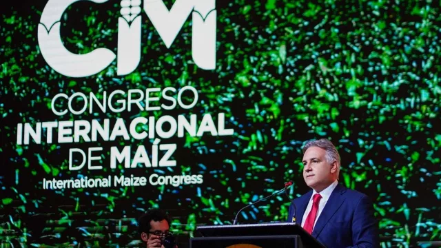 Primer día del tercer Congreso Internacional de Maíz: El Gobernador  Llaryora impulsó una nueva ley de Biocombustibles