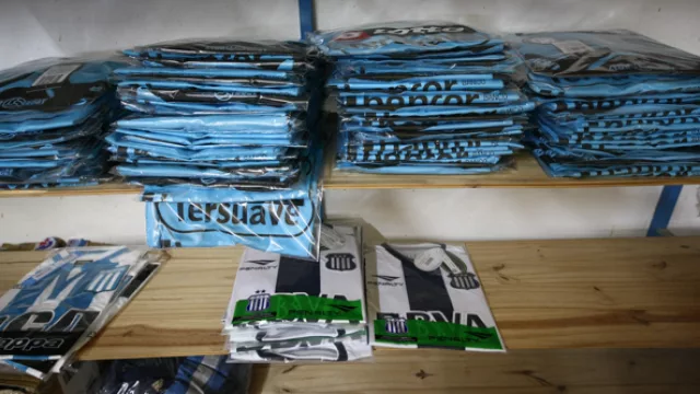 ¿Se venden más camisetas de Talleres o de Belgrano? 'Depende cómo les va en el campeonato', explican. El stock habla por sí mismo. 
