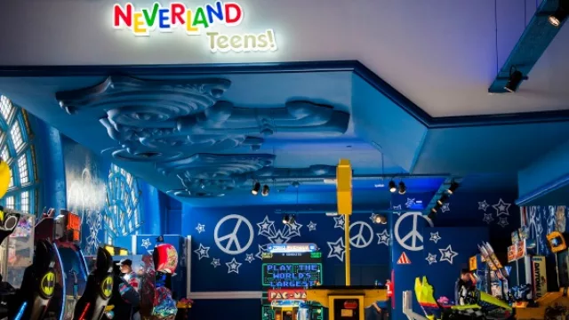 Neverland Teens sigue siendo un imán para los más jovencitos.