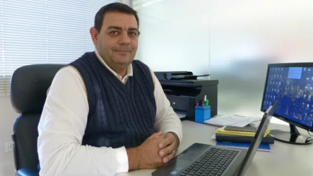 Jorge Abacca es el responsable de operaciones, es quien realiza los trámites de habilitación de la cartelería y del cumplimiento de las normativas.