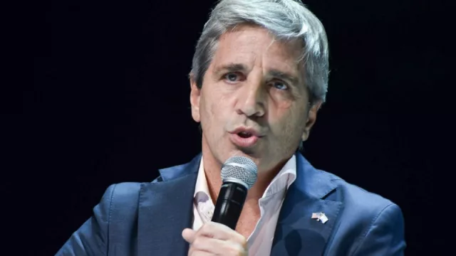 Toto Caputo se lo recordó a un empresario: “Podés hacer tu factura en dólares en Argentina” (qué anticipó para quienes blanqueen capitales)