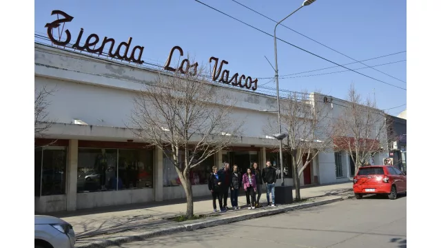 La historia de 106 años de Los Vascos, una de las tiendas abiertas más antiguas de Córdoba