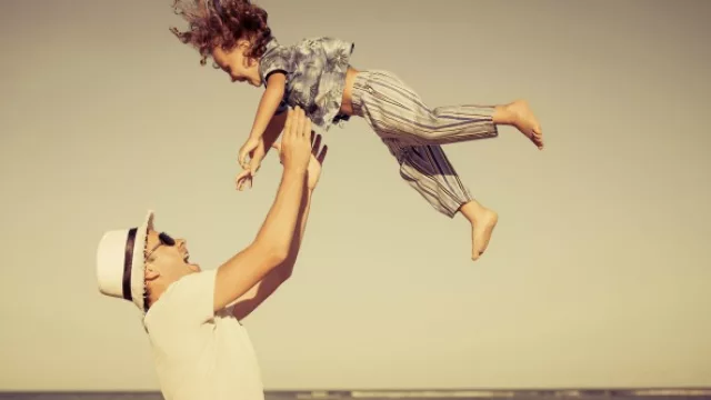 Cómo se celebra el Día del Padre en Jakarta y Santiago de Chile