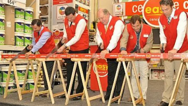 Desde cómo colocar una cortina roller a un piso flotante (vuelven los cursos de Easy)