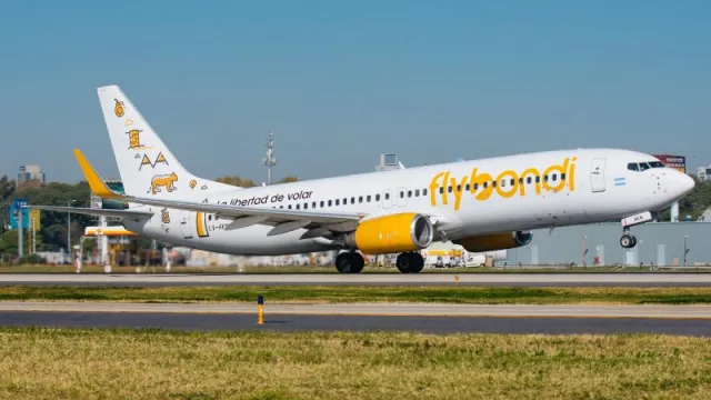 Flybondi, la primera low cost que obtiene certificación para prestar servicios de asistencia en tierra a otras aerolíneas (handling)