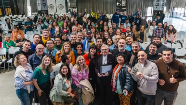 Adaptarse y convivir (esa es la cuestión): locutores en Río Segundo debatieron sobre el impacto de la inteligencia artificial