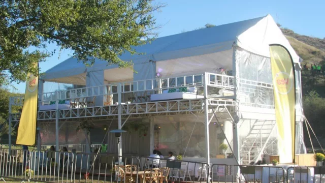 ¿La tenías? Freguglia desarrolló carpas de dos pisos (suma a la marca y al espectador)