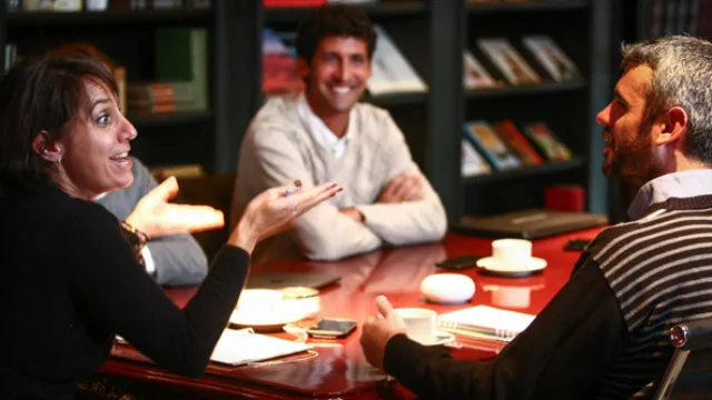 En una amena entrevista el equipo gerencial de la cadena explicó detalles de sus planes.