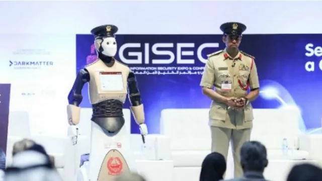 Policías robot ya vigilan las calles de Dubai