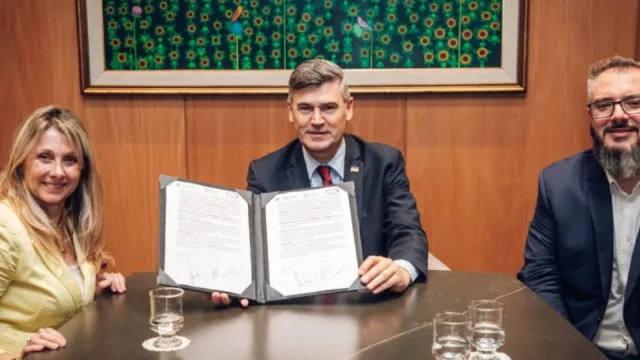 Passerini firmó un convenio con el Colegio de Escribanos para que más cordobeses accedan a la escritura de su vivienda