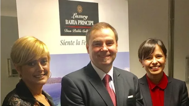 Luisa Salord, Gustavo Mesa y Malena Omoldi, ejecutivos de Bahía Príncipe.