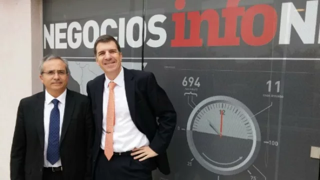 Cristian García (Intec, Distribuidor GE en Córdoba, Cuyo y NOA) y Darío De Toni (Regional Manager Argentina GE Healthcare).
