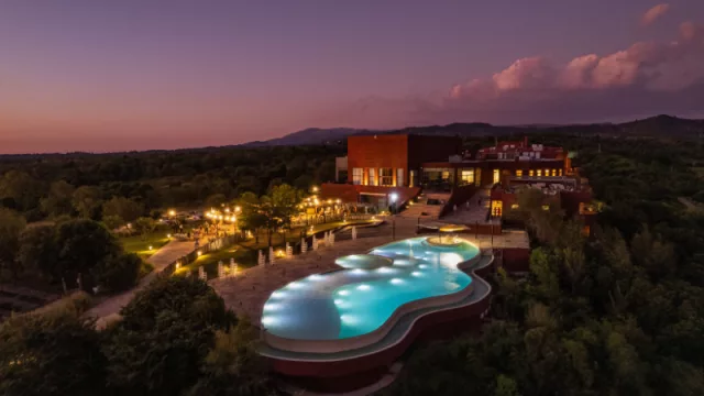 Córdoba tiene otro all inclusive: Pueblo Nativo se convierte en el primer cinco estrellas del país que ofrece el servicio (cuánto cuesta vacacionar allí)