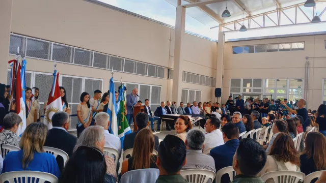 En Sinsacate quedó inaugurada una escuela modelo (en localidades del departamento Totoral se repartieron 330 millones de pesos en infraestructura)