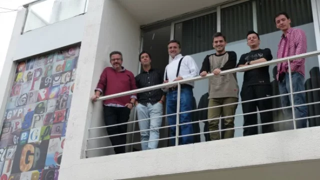 El equipo completo Marce Garraza y Martín Pinus, socios. Marcos Picco, diseñador gráfico. Javi Canío, Santi Panero y Pedro Budimir diseño y marketing digital.