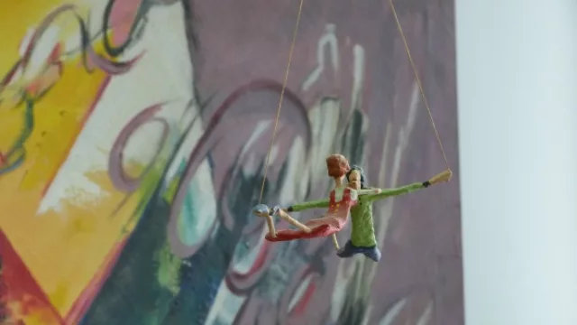 Los cuadros que se lucen en la oficina fueron realizados por la suegra de Martin Pinus.