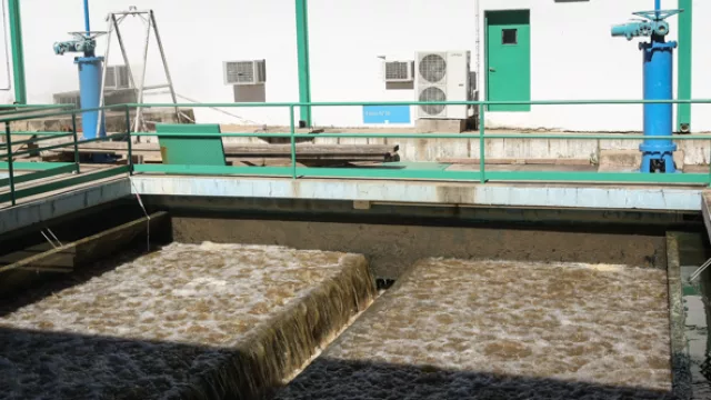 Para el filtrado se utiliza arena gruesa y aire comprimido a través de un sistema totalmente automatizado.