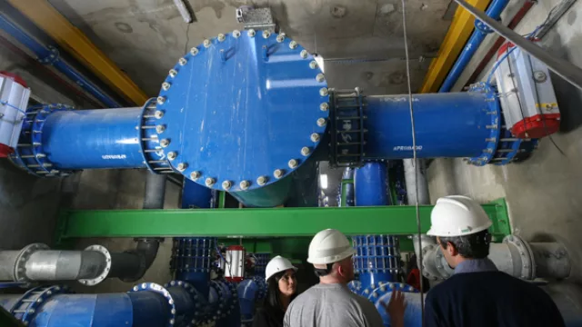 Debajo de los piletones donde se filtra el agua hay una gran obra de ingeniería.