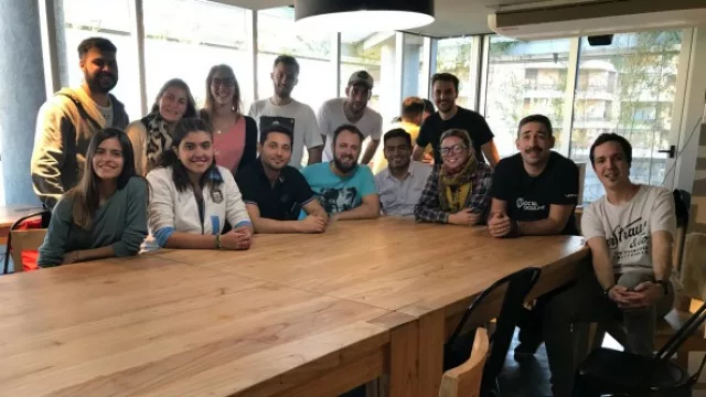 Los chicos de Social Tools festejaron la venta la semana pasada. La firma brinda servicios a más de 3 millones de cuentas sociales en 170 países del mundo.
