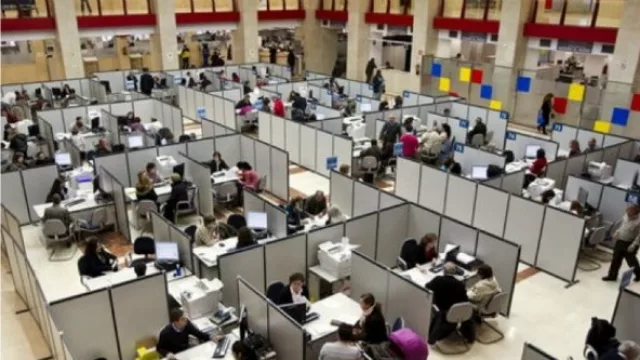 Aseguran que en Salta los empleados públicos cobran un 34,7% más que los privados