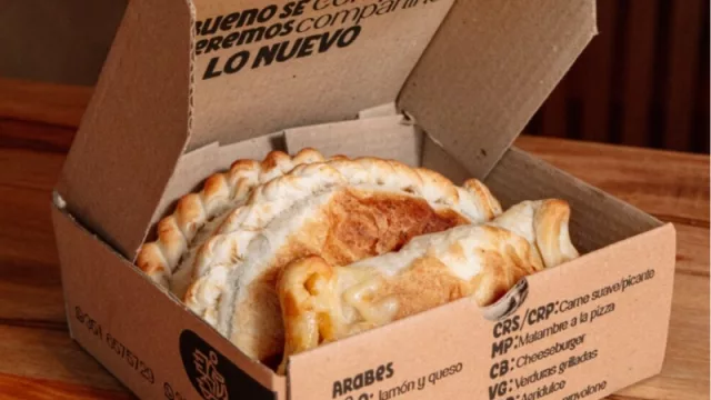 Las empanadas más grandes de Córdoba llegaron a Manantiales: La Reina inauguró nueva boca (ya son 6 locales)