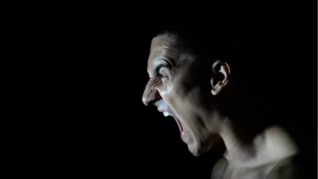 Por qué los discursos de odio predisponen a nuestro cerebro a cometer actos de odio