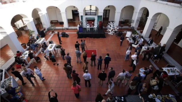 La muestra Kioscos Argentinos comenzó su recorrido por el Cabildo de Córdoba.