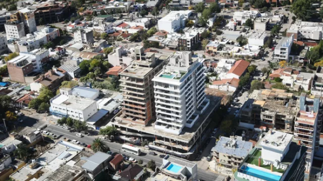Ya construyen la tercera torre de Ópera Carlos Paz.