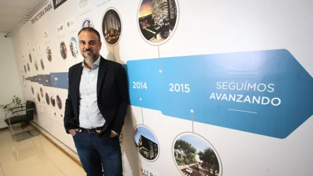 'El mundo de los negocios ha cambiado y el que crea que debe seguir igual porque hasta ahora le fue bien está equivocado, expresa.