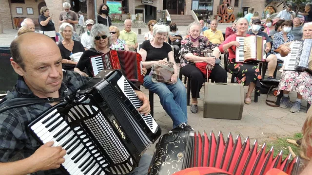 ¡Que suene la fiesta! Ronda de acordeonistas para celebrar el Día del Acordeón en VGB