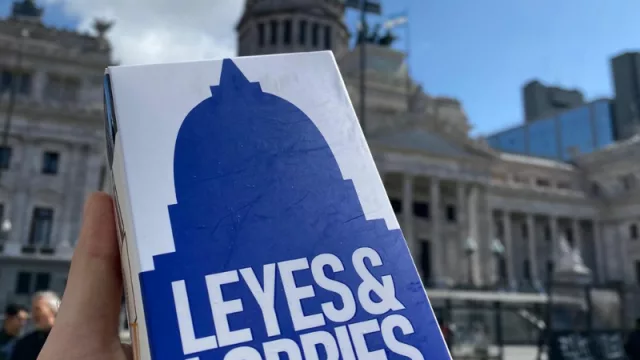 “Leyes y Lobbies” el juego de mesa que te sienta en una banca del Congreso (y que apuesta a formar desde las aulas)