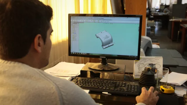 Un equipo altamente especializado en ingeniería de procesos trabaja en la firma.