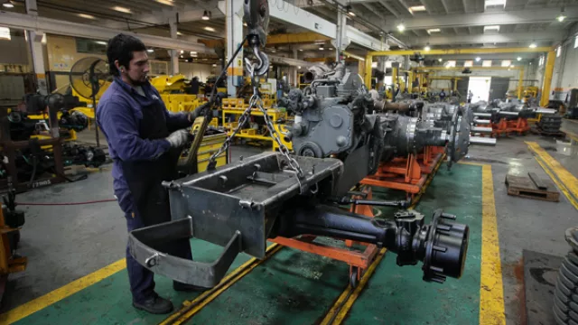 El centro de mecanizado trabajando a full.