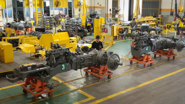 El centro de mecanizado trabajando a full.