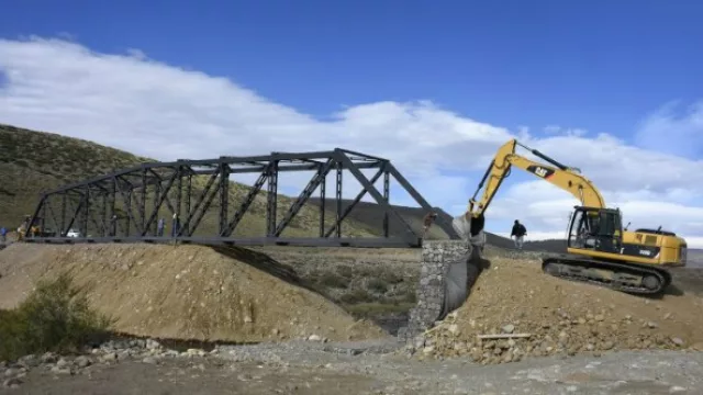 Nuevo puente sobre río Nahueve permitirá trasladar producción de madera